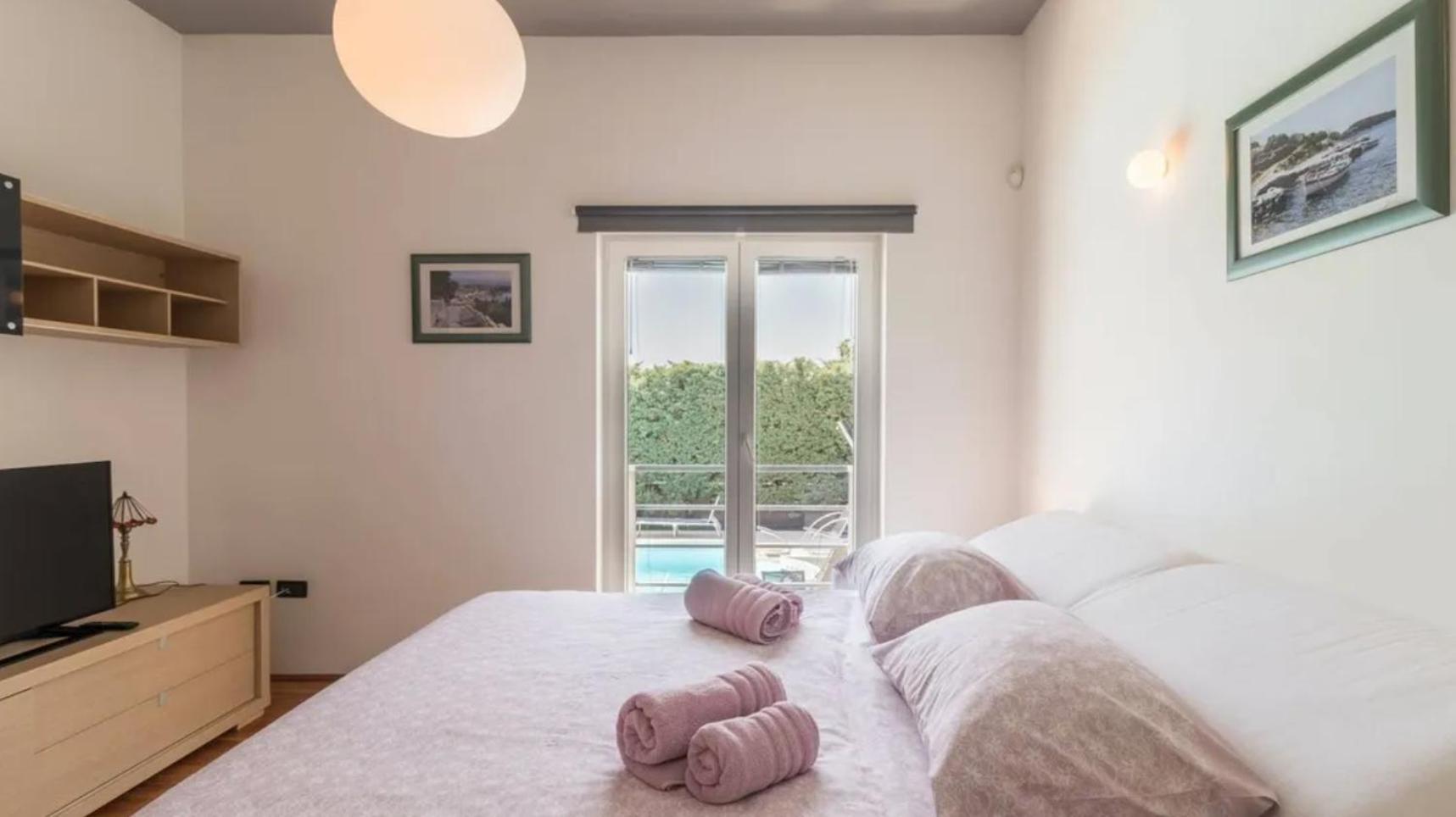 Apartment Neva Luxury With Private Pool Pula