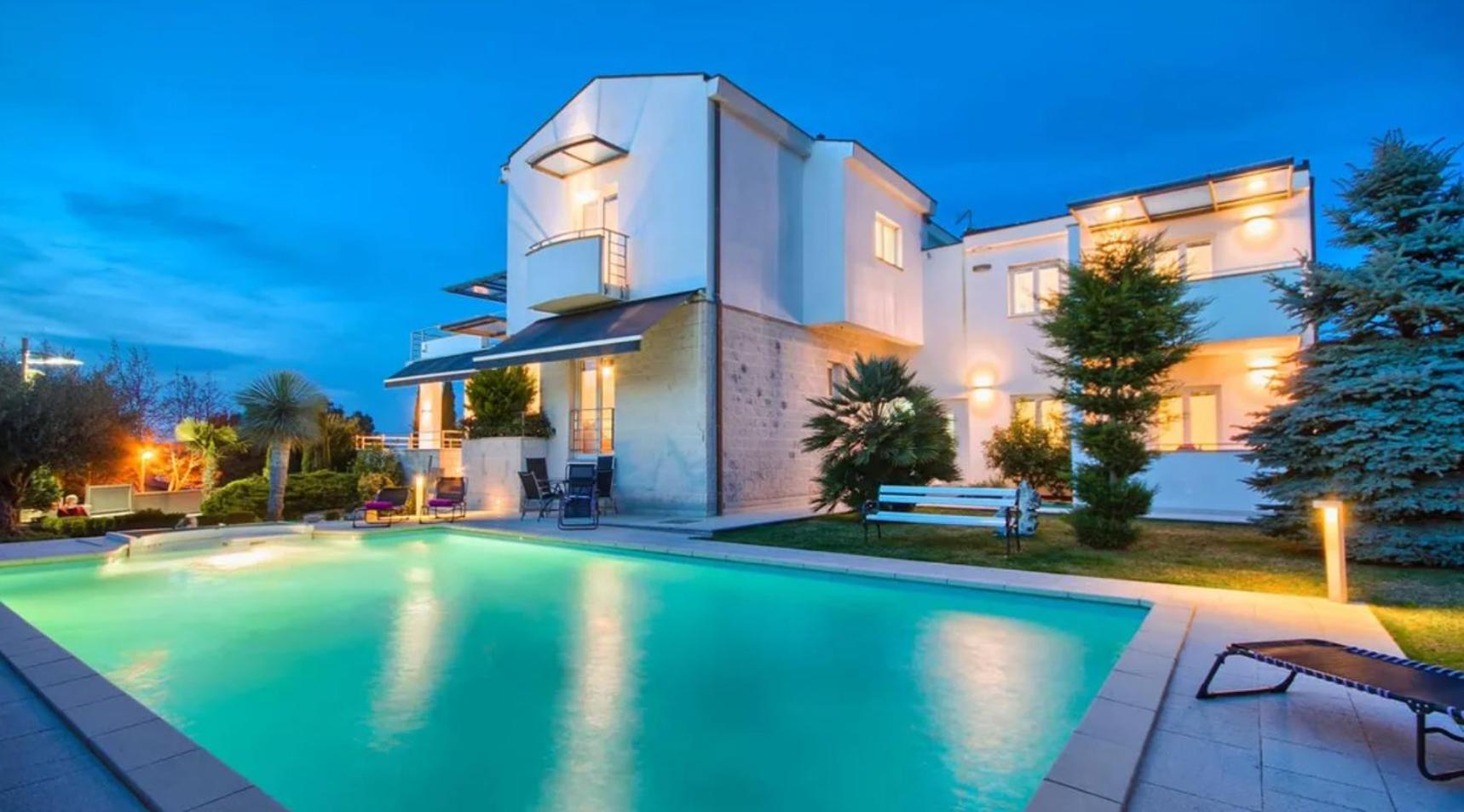 Apartment Neva Luxury With Private Pool